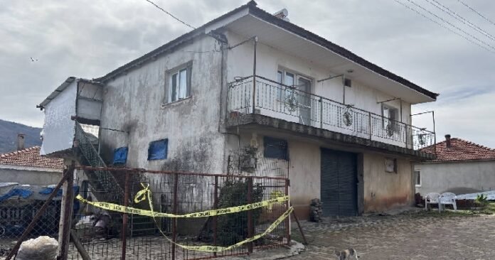 manisa-da-aile-katliami-bir-erkek-bosanma-asamasinda-oldugu-kadin-dahil-4-kisiyi-oldurdu-1