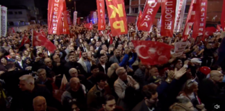 Halk TV Önünde Binler Buluştu: Haber Alma Hakkına Sahip Çıktılar